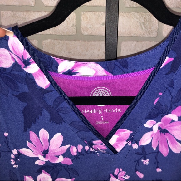 Healing Hands Purple Label Grosgrain Ribbon V-Neck purple floral pattern scrub - Picture 6 of 11